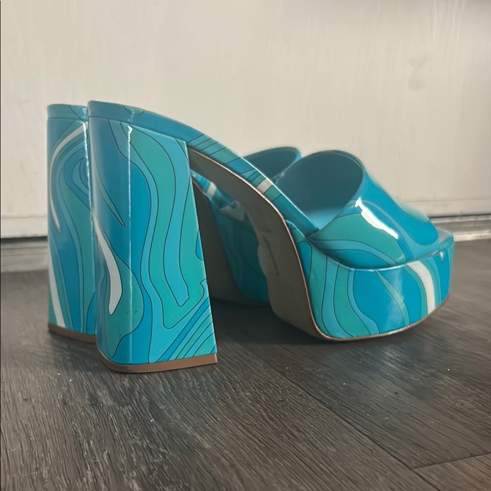 Larroude Dolly Mule - Picture 3 of 3